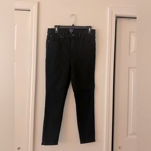 J.Crew Petite 10" high-rise black skinny jean in signature stretch. Size 29P